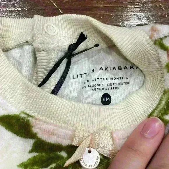 Little Akiabara Velvet Floral button onsie footie pajamas size 6 months - Picture 5 of 9